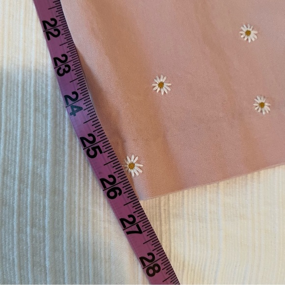 2/$30 Old Navy Pink Chinos Pixie High Rise Daisy Embroidered Slim Fit Cropped - Picture 12 of 12